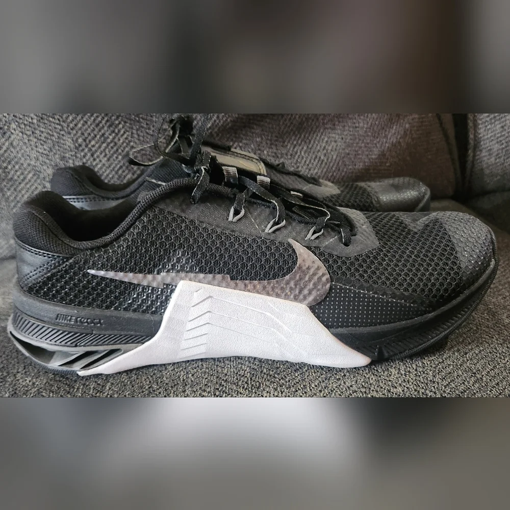 Nike Men’s Athletic Shoes Black with White Accent